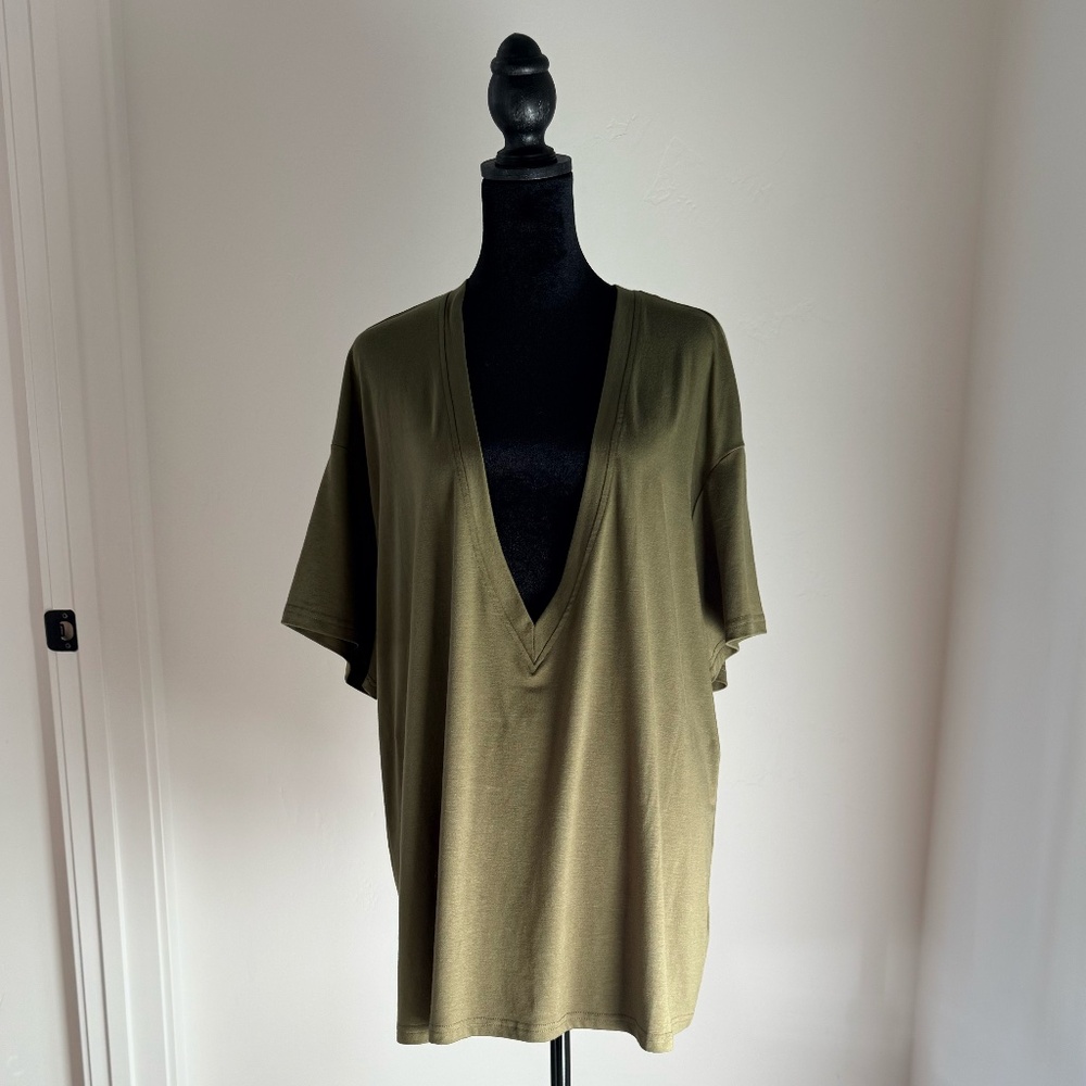 UNCLECAT Womens Deep V-Neck T-Shirt